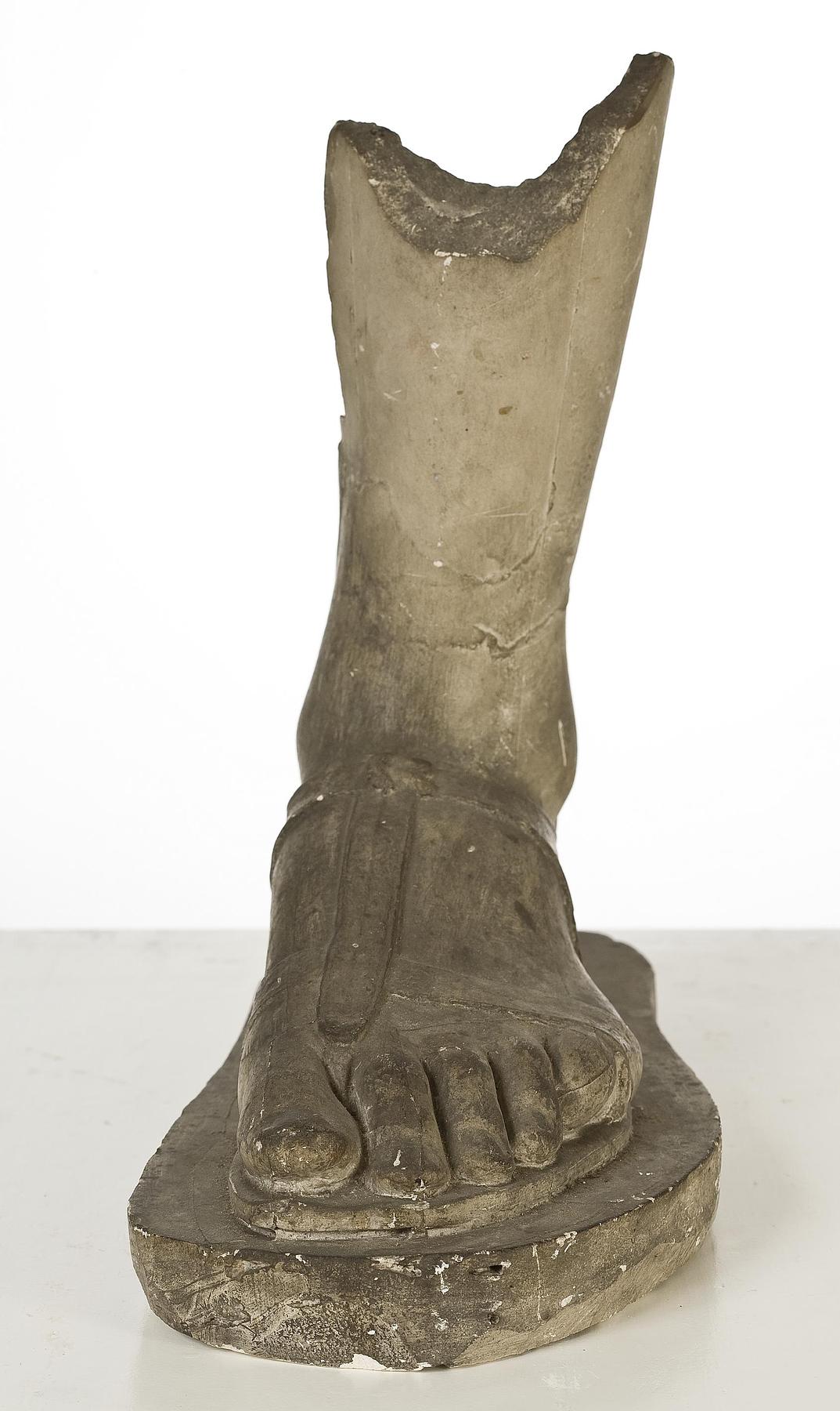 Left calf and foot of The Capitoline Camillus, L71b