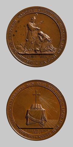 F119 Medaljens forside: Den pommerske fyrste døbes af biskop Otto af Bamberg. Medaljens bagside: Det Strålende Kors og Den Hellige Skrift på et alter