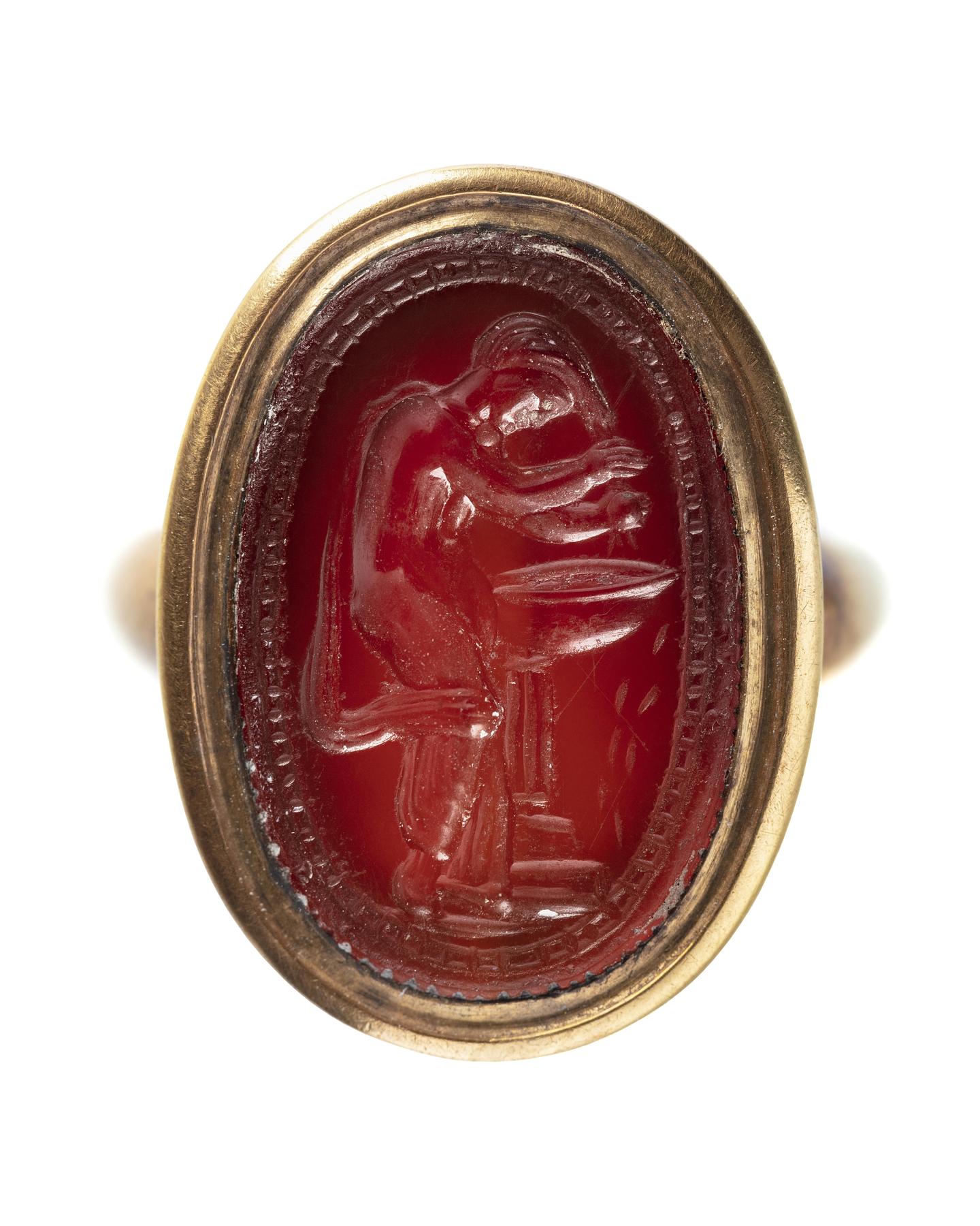 Kvinde der vasker sit hår, I35