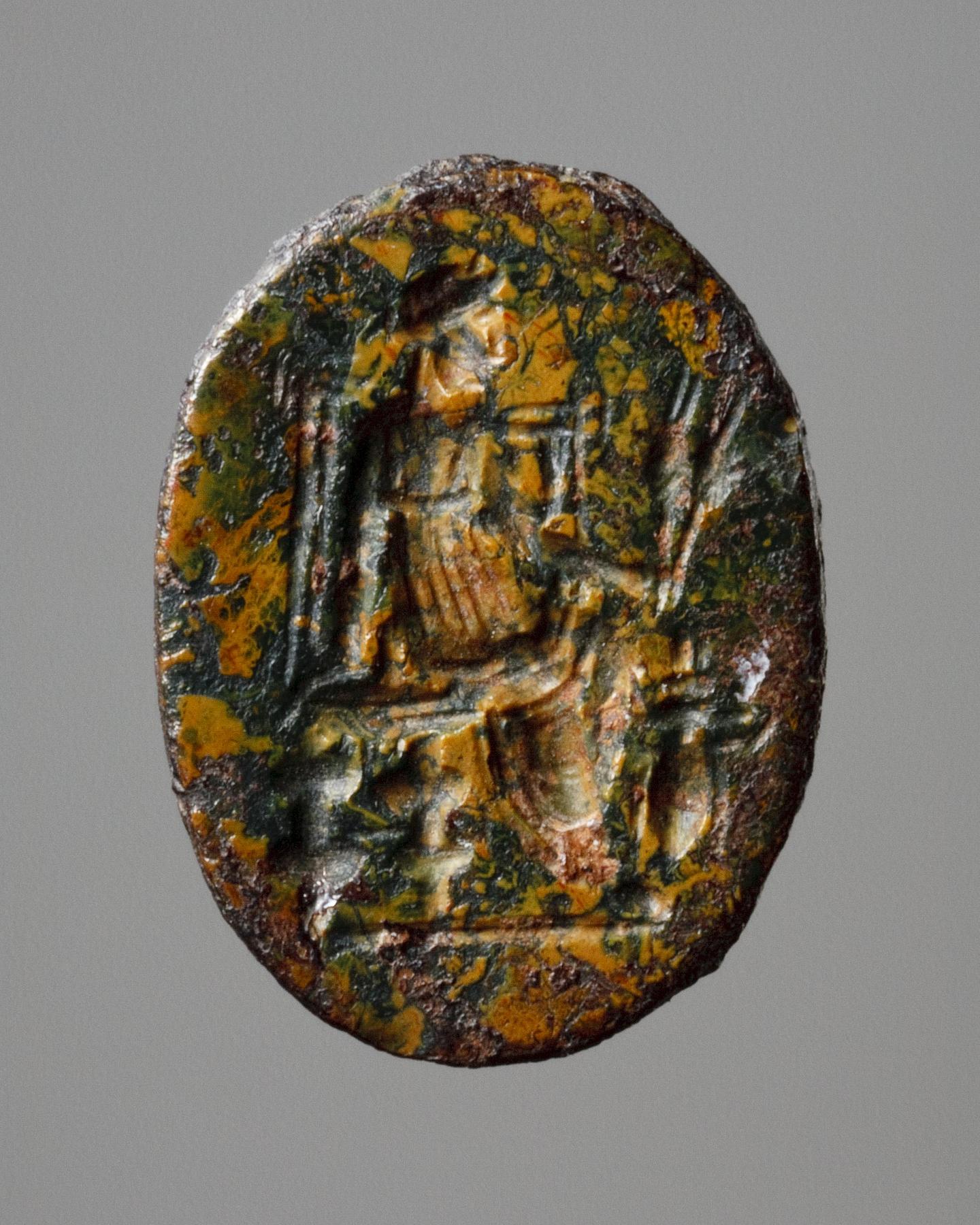 Demeter siddende med kornaks og en myre, I159