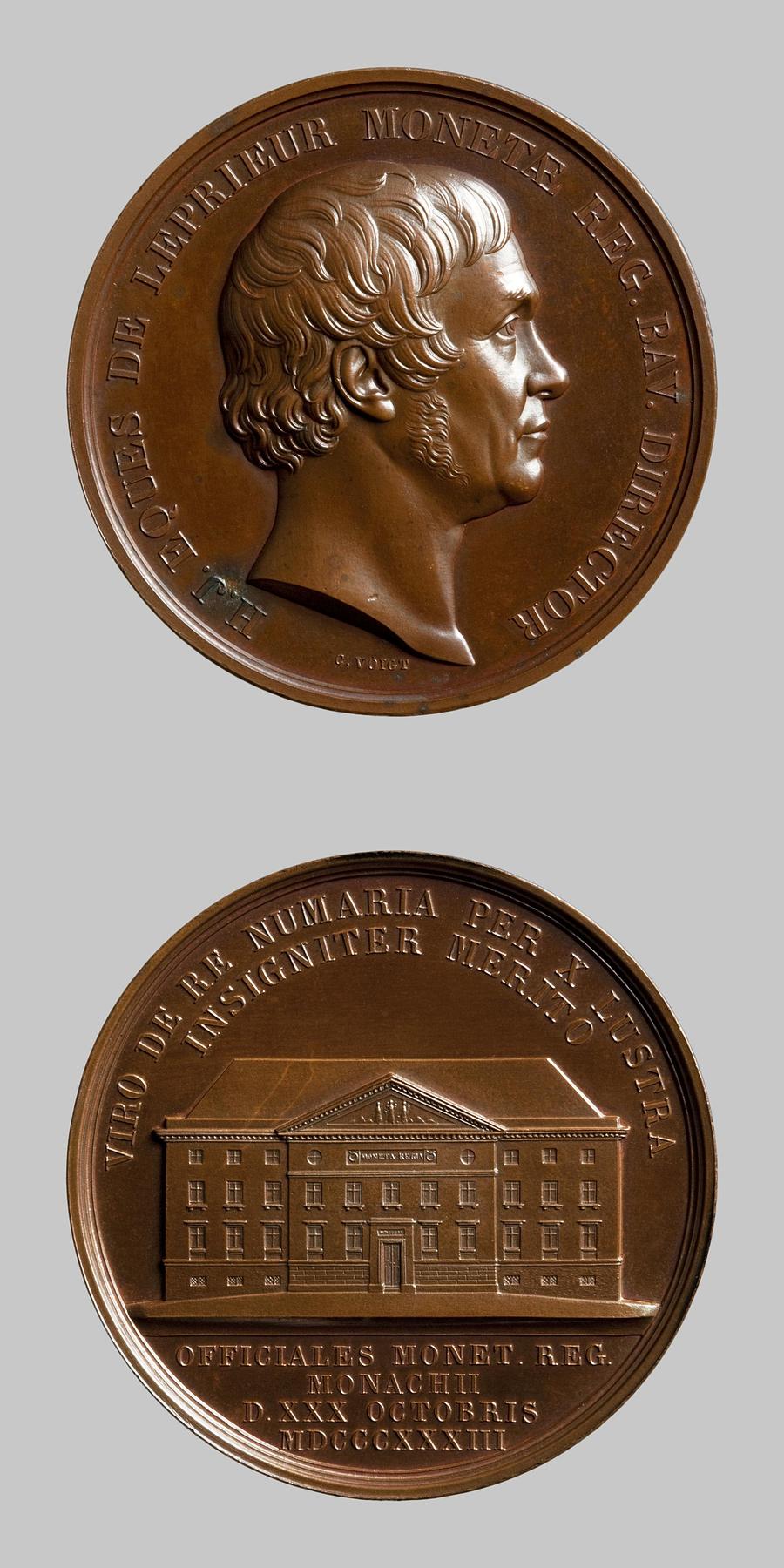 Medaljens forside: Møntdirektør H.J. Eques de Leprieur. Medaljens bagside: Bygning og indskrift, F125