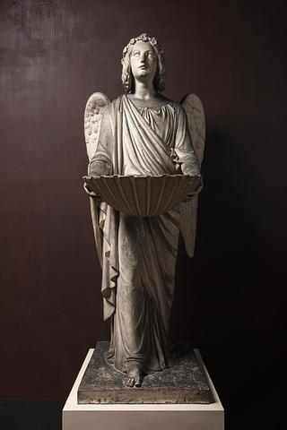 A110 Dåbens engel stående