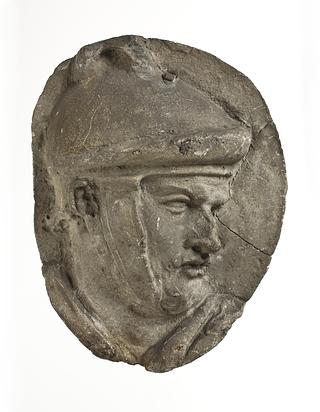 L326y Hoved af romersk hjælpesoldat iklædt hjelm
