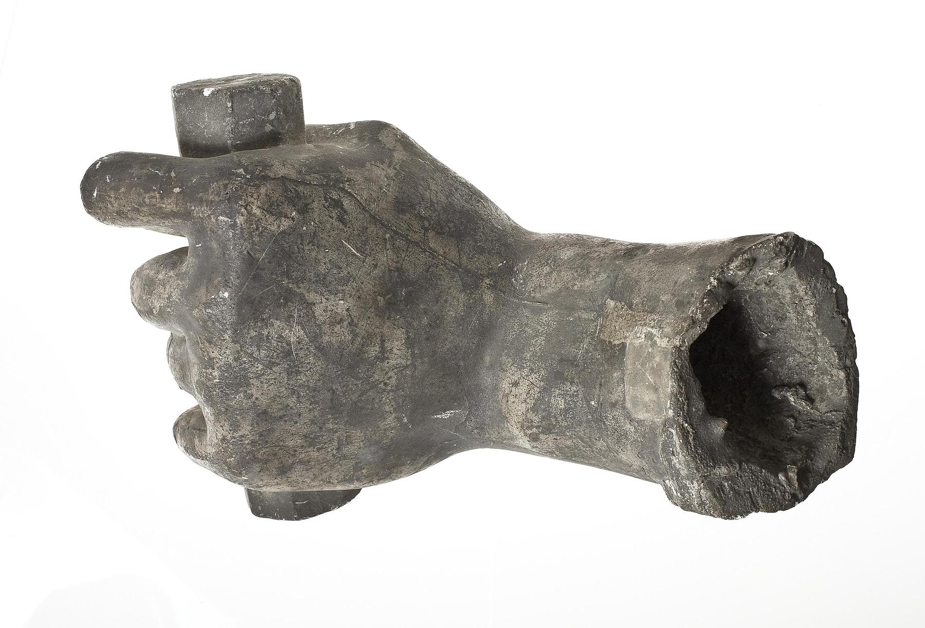 Left forearm and hand of Apollo Belvedere, L89