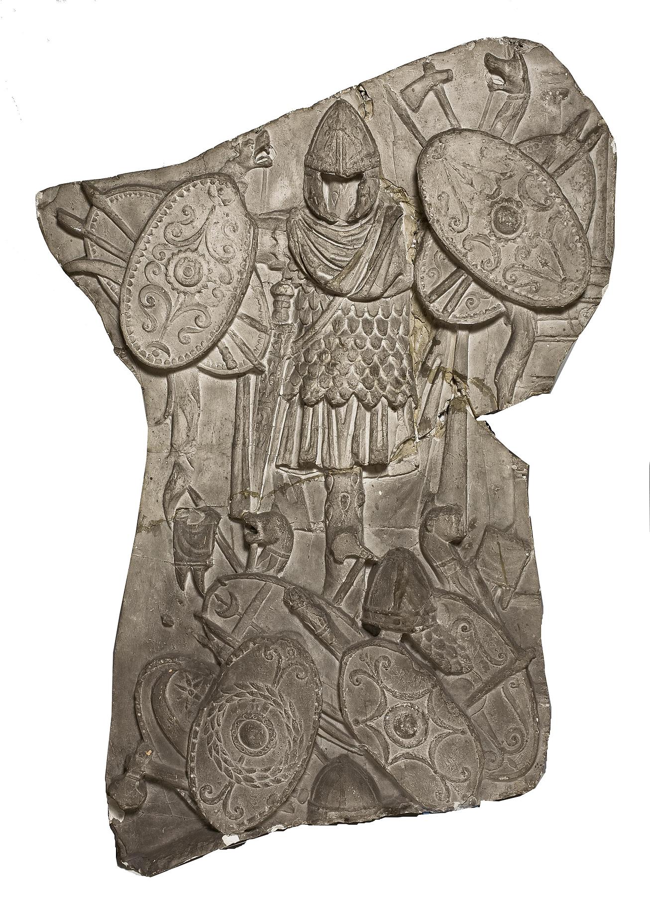 Relief med trofæ af dakiske våben, L322c