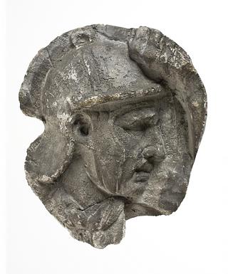 L326a Hoved af romersk hjælpesoldat iklædt hjelm