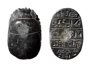 H408 Skarabæ med hieroglyfindskrift