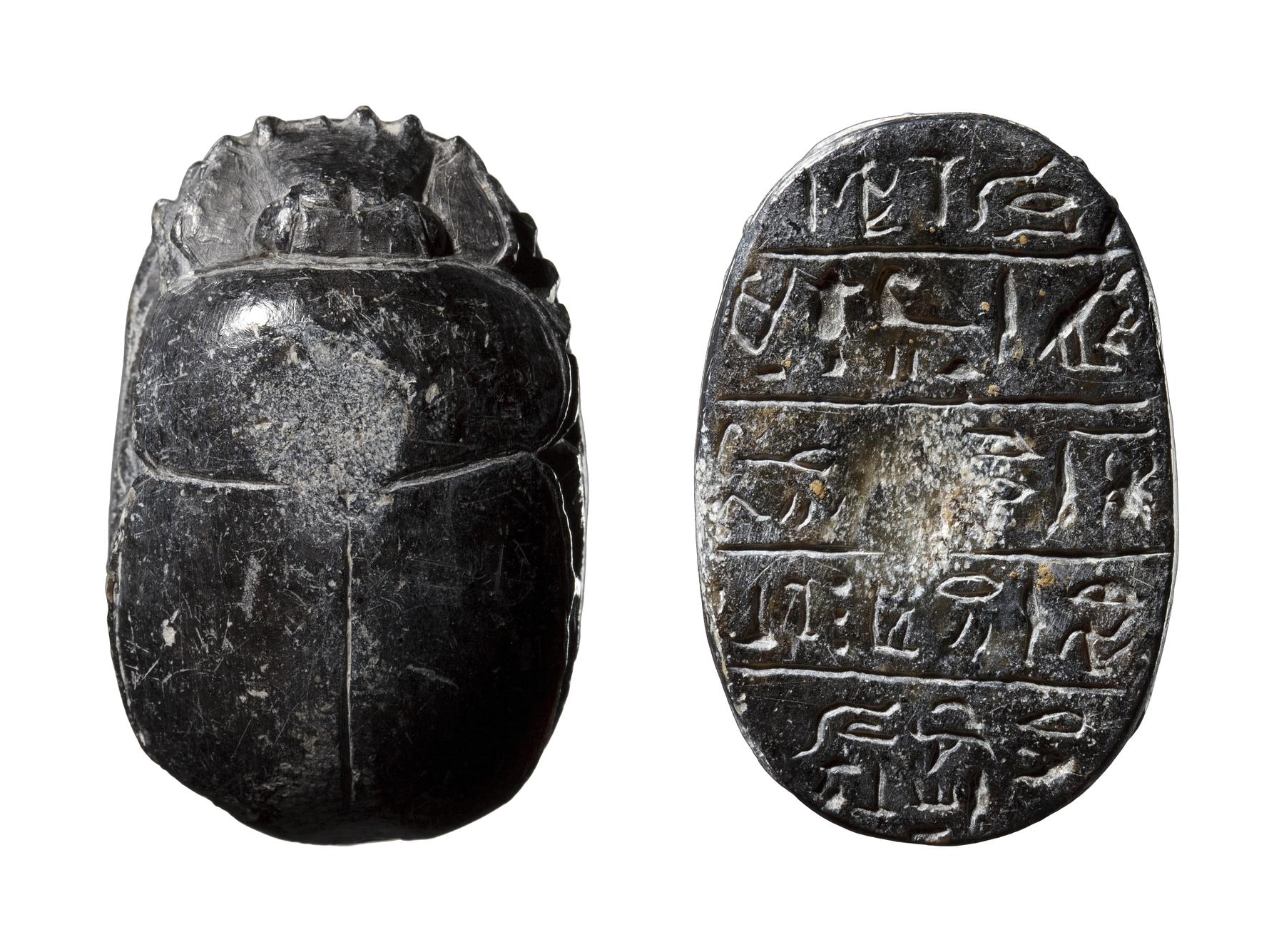Skarabæ med hieroglyfindskrift, H408