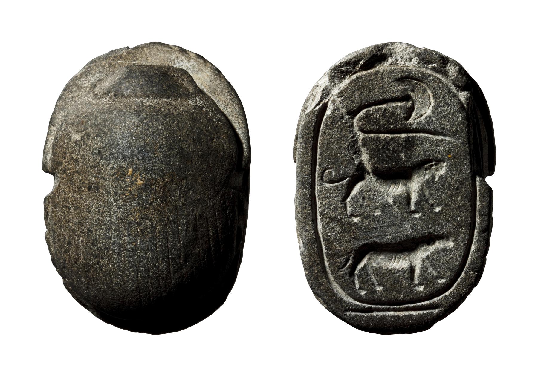 Skarabæ med hieroglyf-indskrift, H161