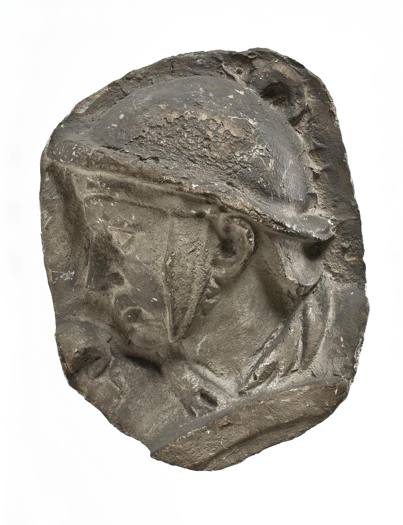 Head of a helmeted Roman, L326bb