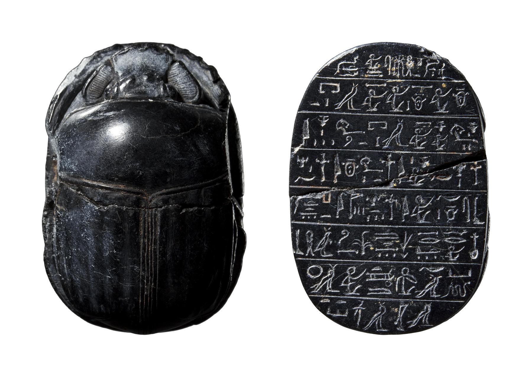 Skarabæ med hieroglyf-indskrift, H407