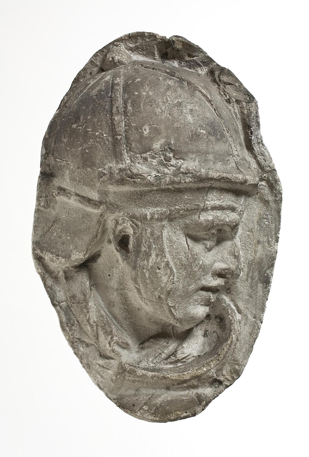 Head of a helmeted Roman, L326g