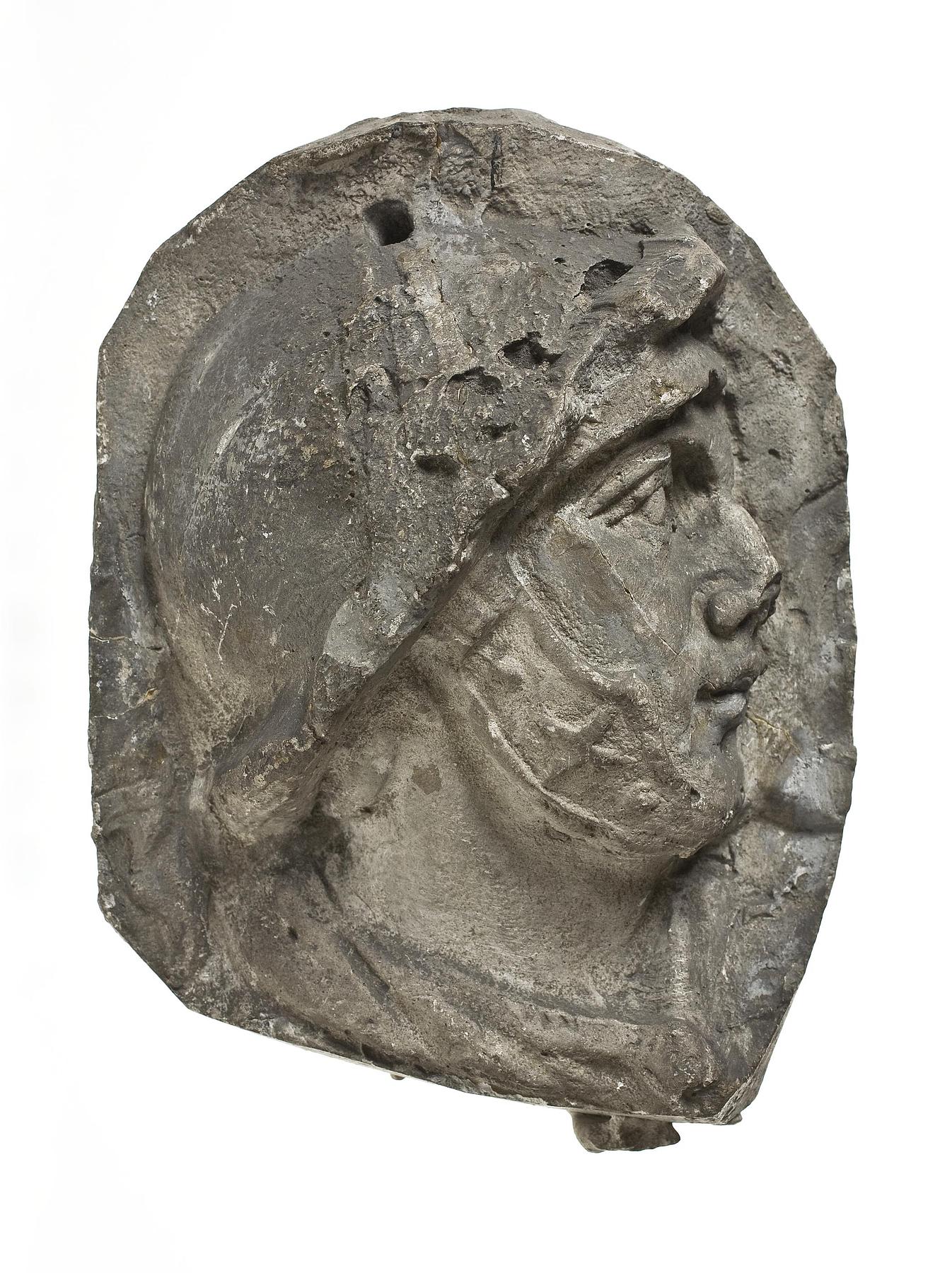 Hoved af romersk rytter iklædt hjelm, L326h