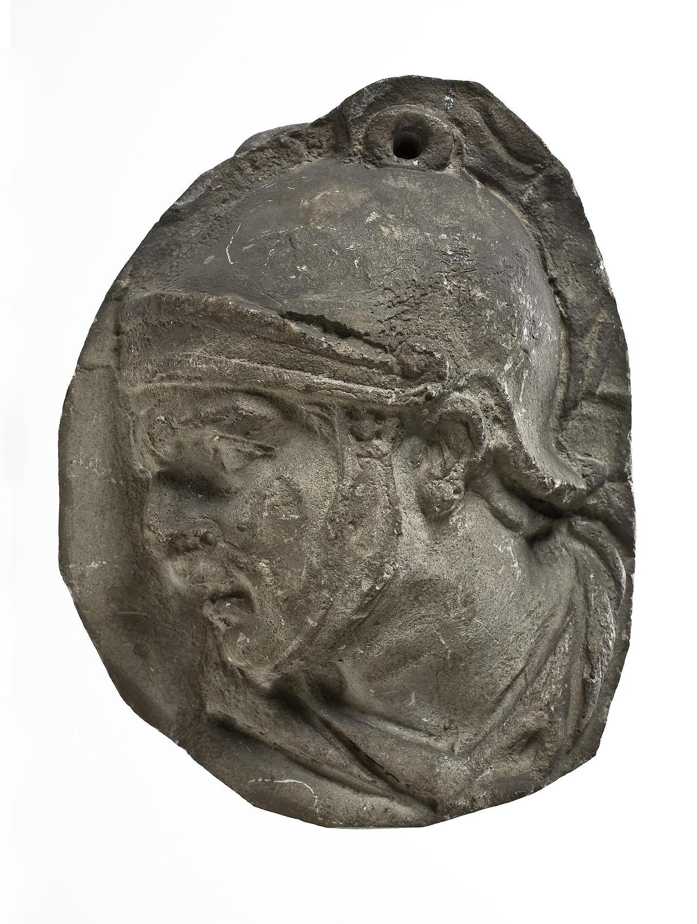 Hoved af romersk hjælpesoldat iklædt hjelm, L326mm