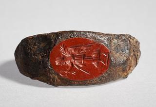 I549 Nike løbende med krans og palmegren