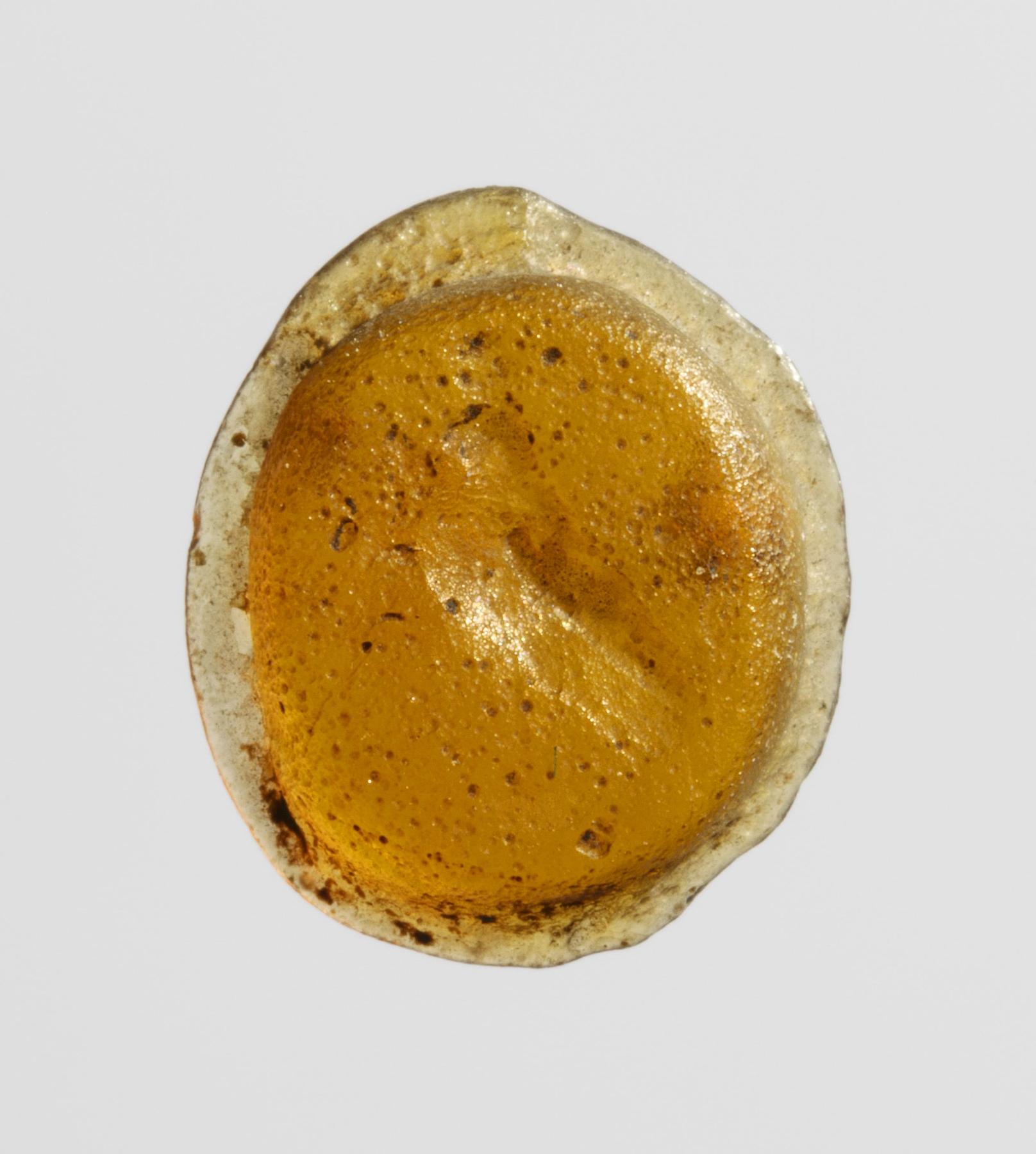 Ægyptisk høg kronet af en solskive, I674