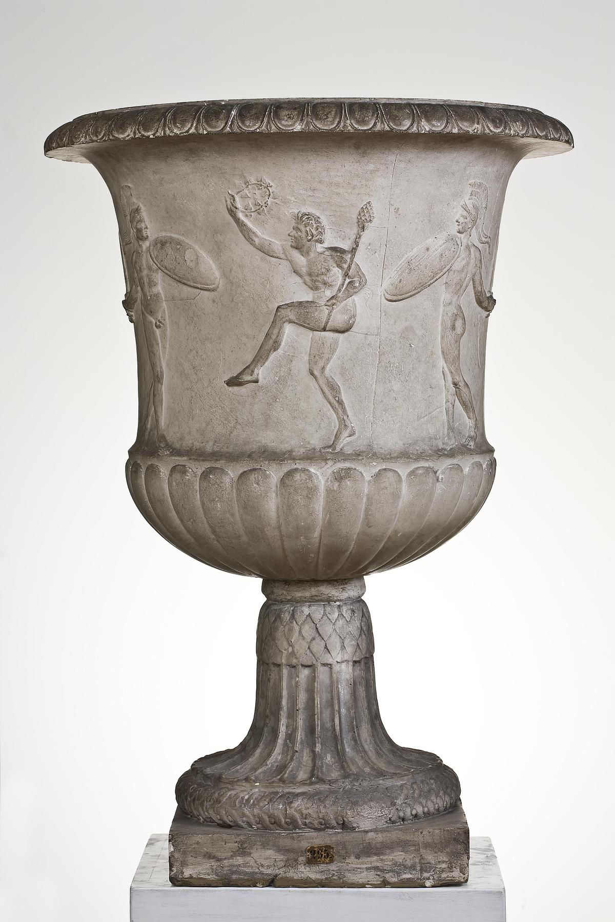 Vase med satyrer og våbendansere, L295