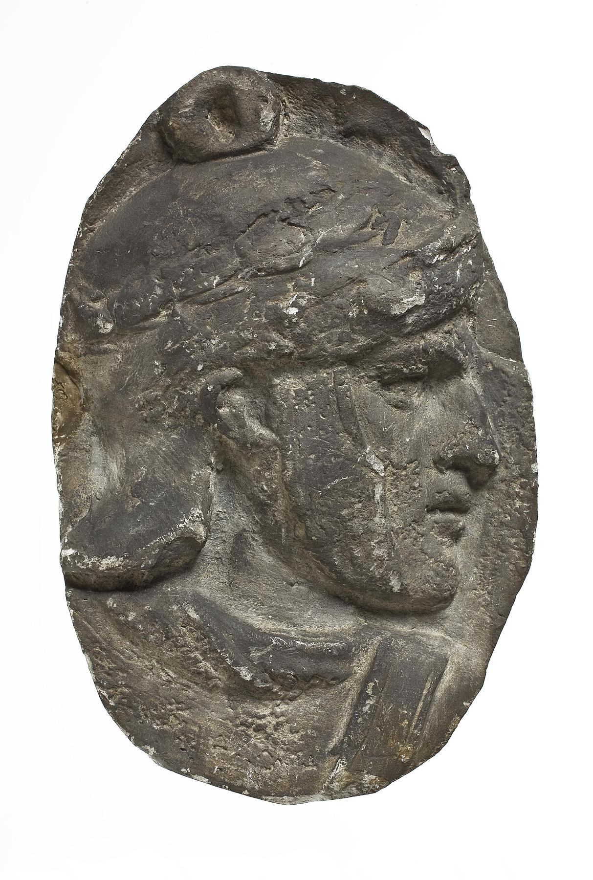 Head of a helmeted legionary, L326qq