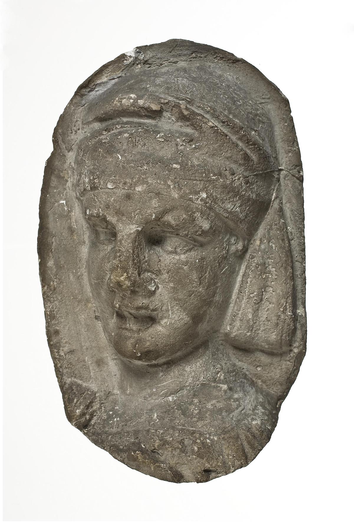 Heads of Dacians, L335g