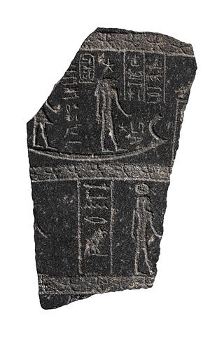 H351 Vandur (klepsydra) med hieroglyfindskrifter og gudefigurer