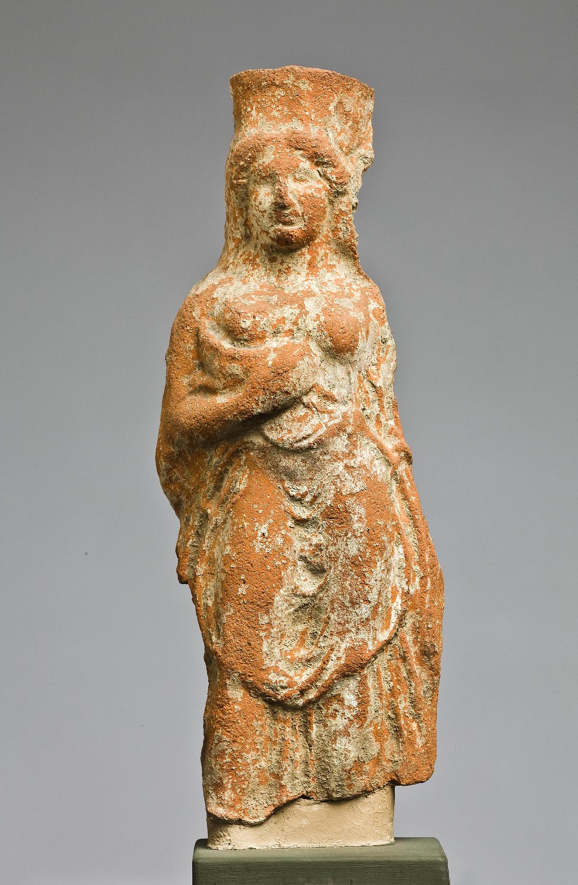 Statuette af en kvinde med en gris, H1031