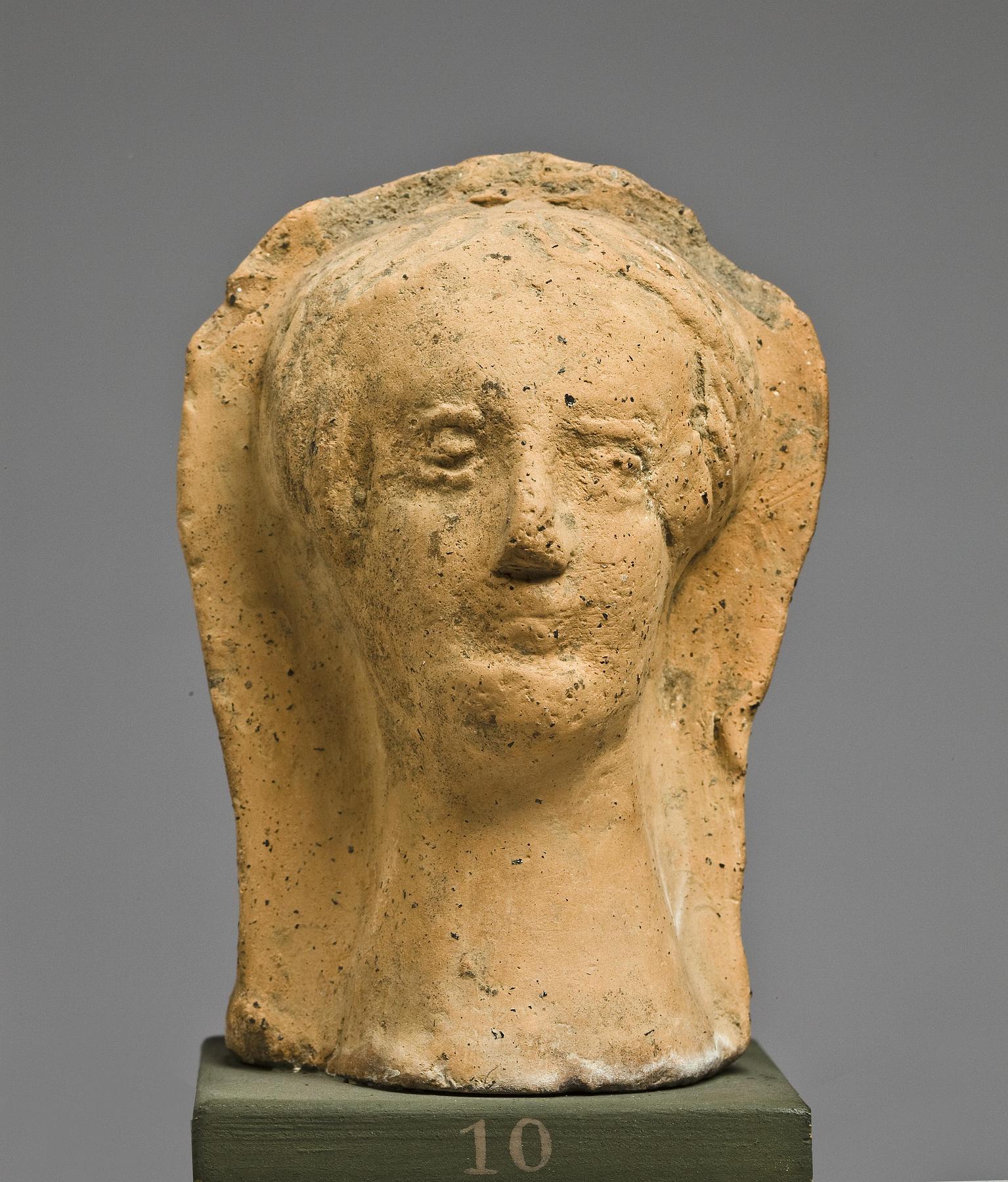Votive head of a woman (?), H1010