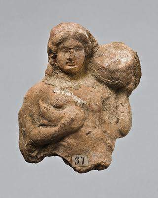 H1037 Statuette af en kvinde med en gris og en cista mystica