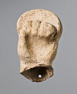 H1042 Skulptur af en boksers hånd med cestus