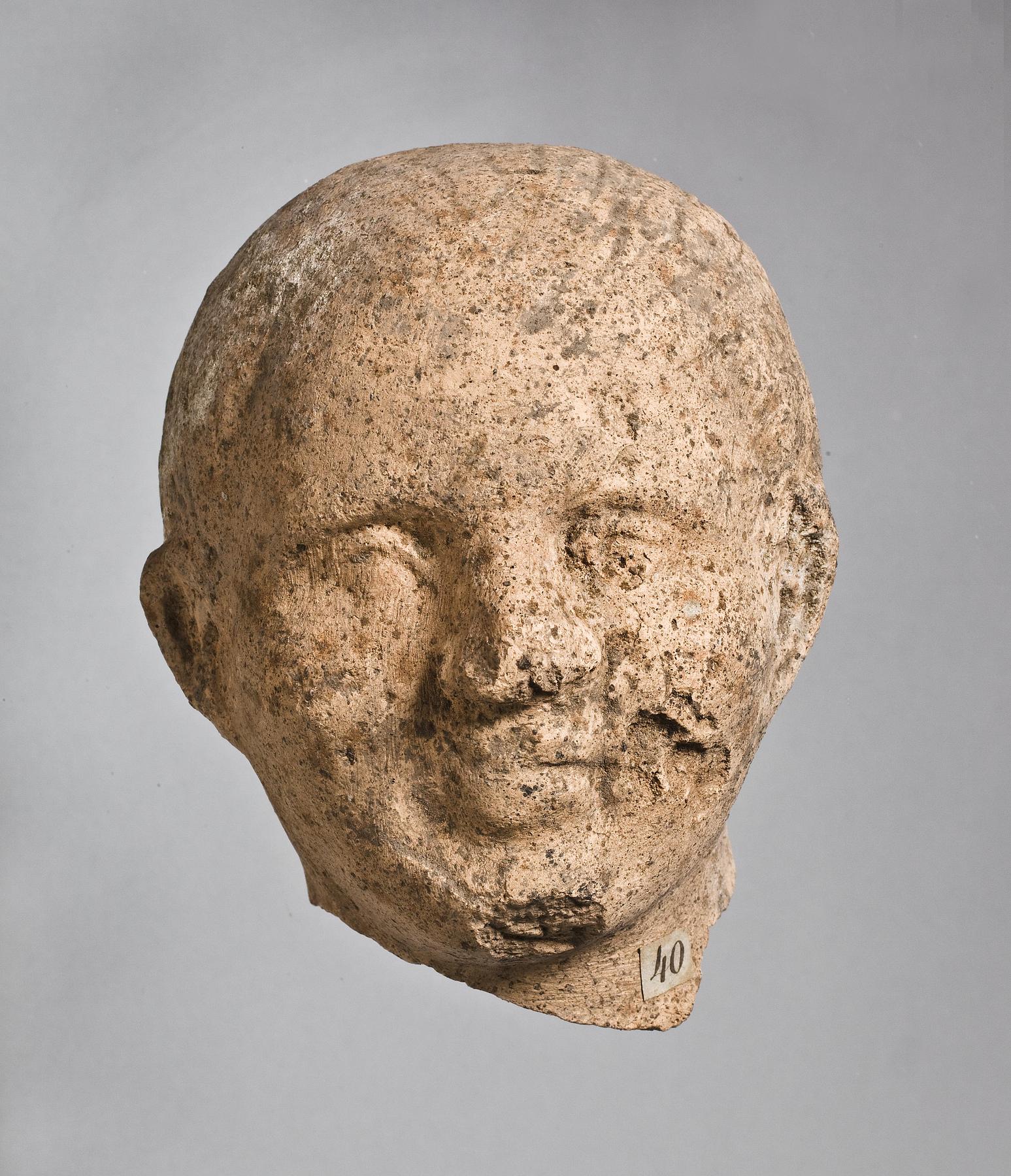 Sculpture of a man, H1040