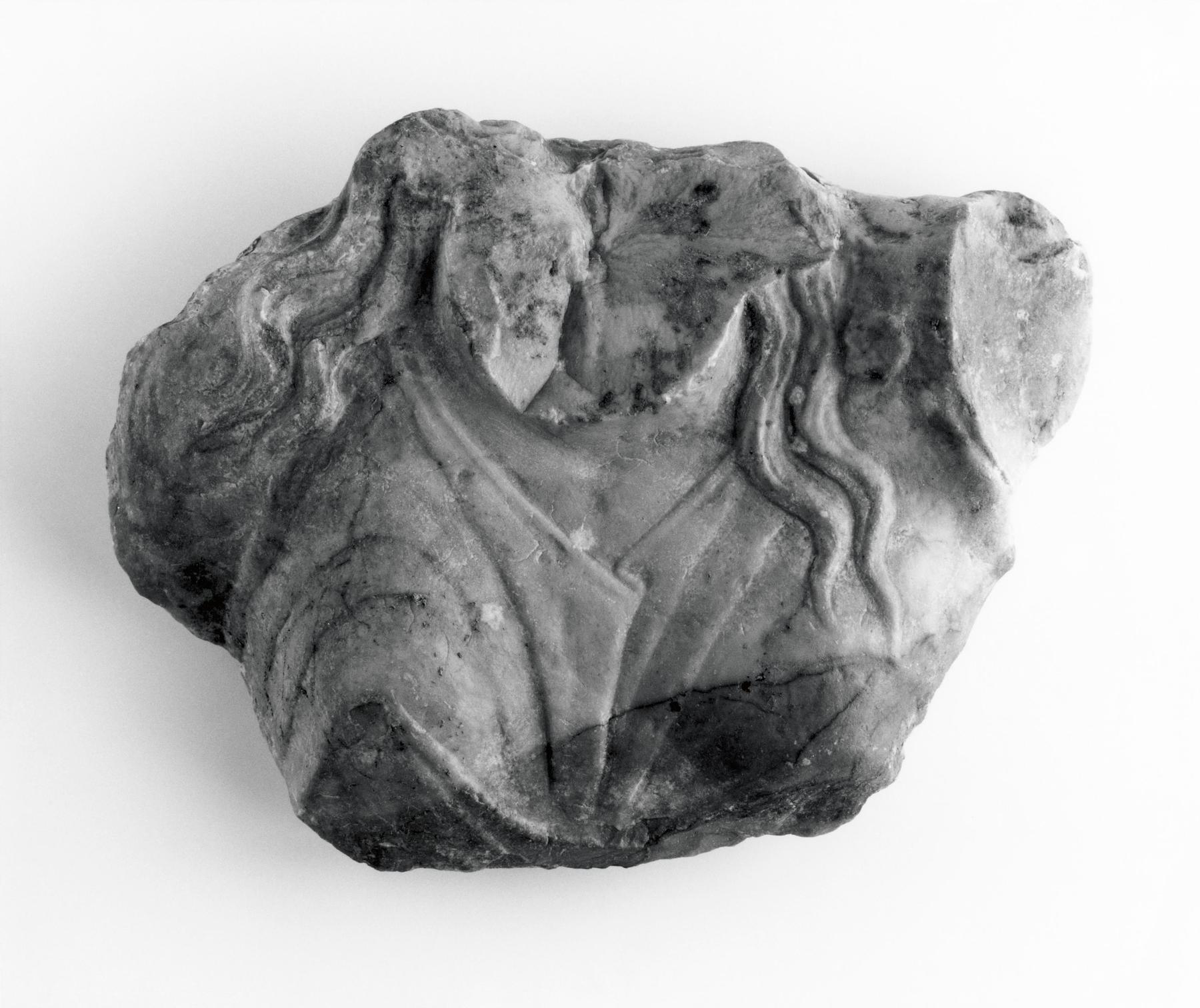 Relief med en kvindelig torso, H1472
