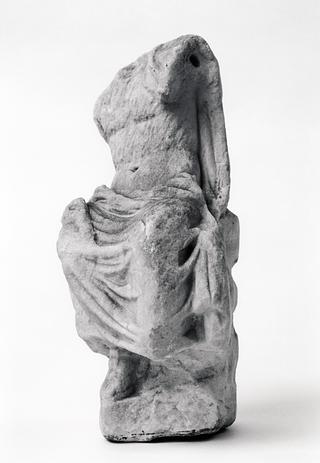 H1432 Statuette af en siddende gud