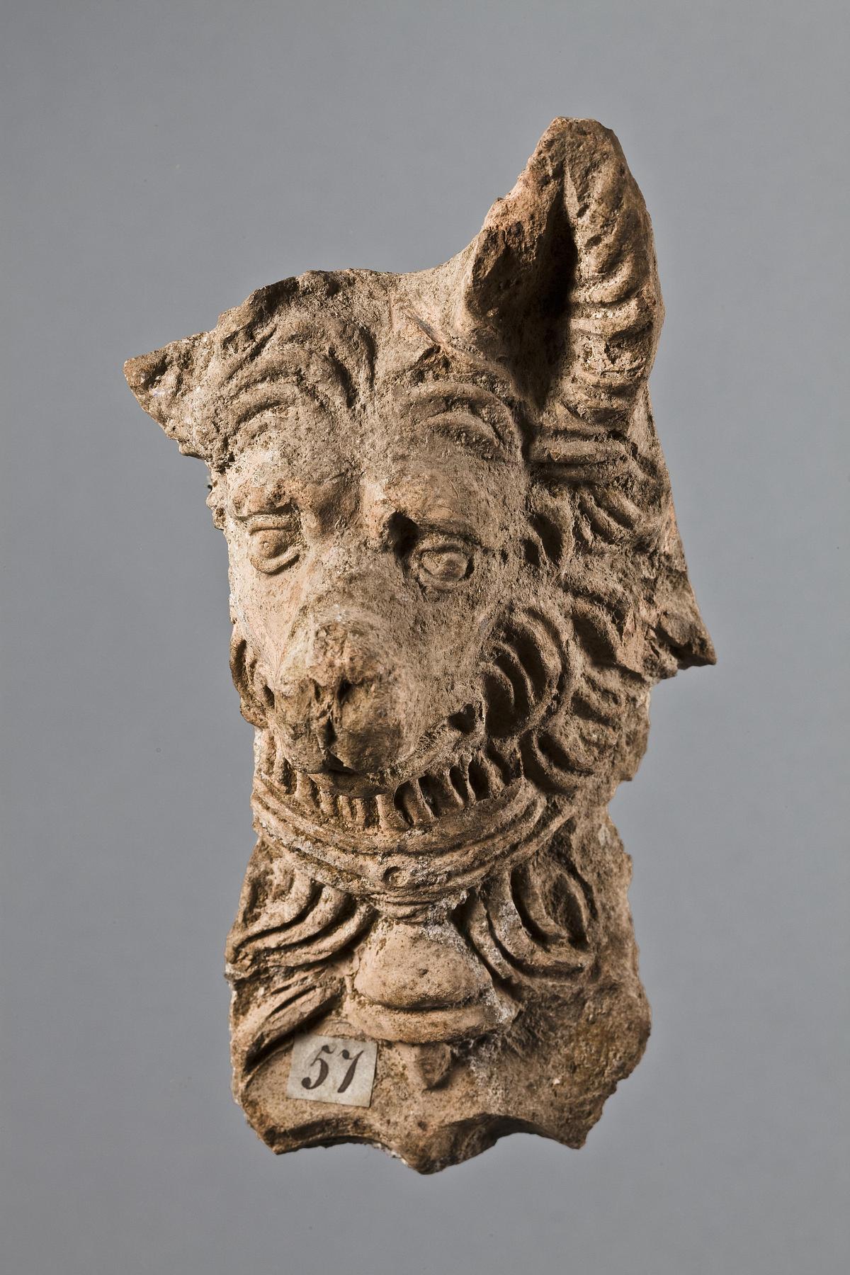 Water spout in the shape of a dog, H1057