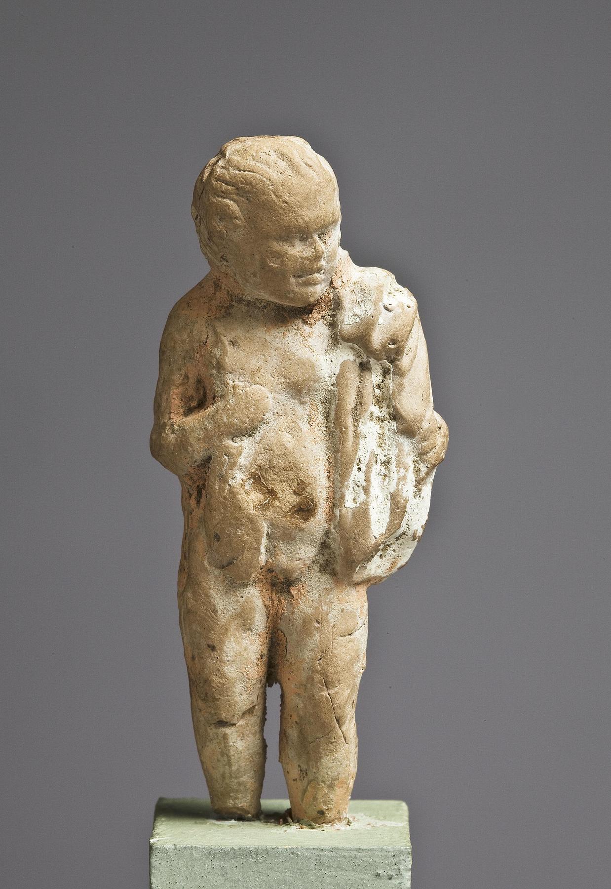 Statuette af en ung dreng, H1050