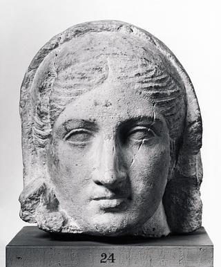 H1424 Portrait sculpture of a woman