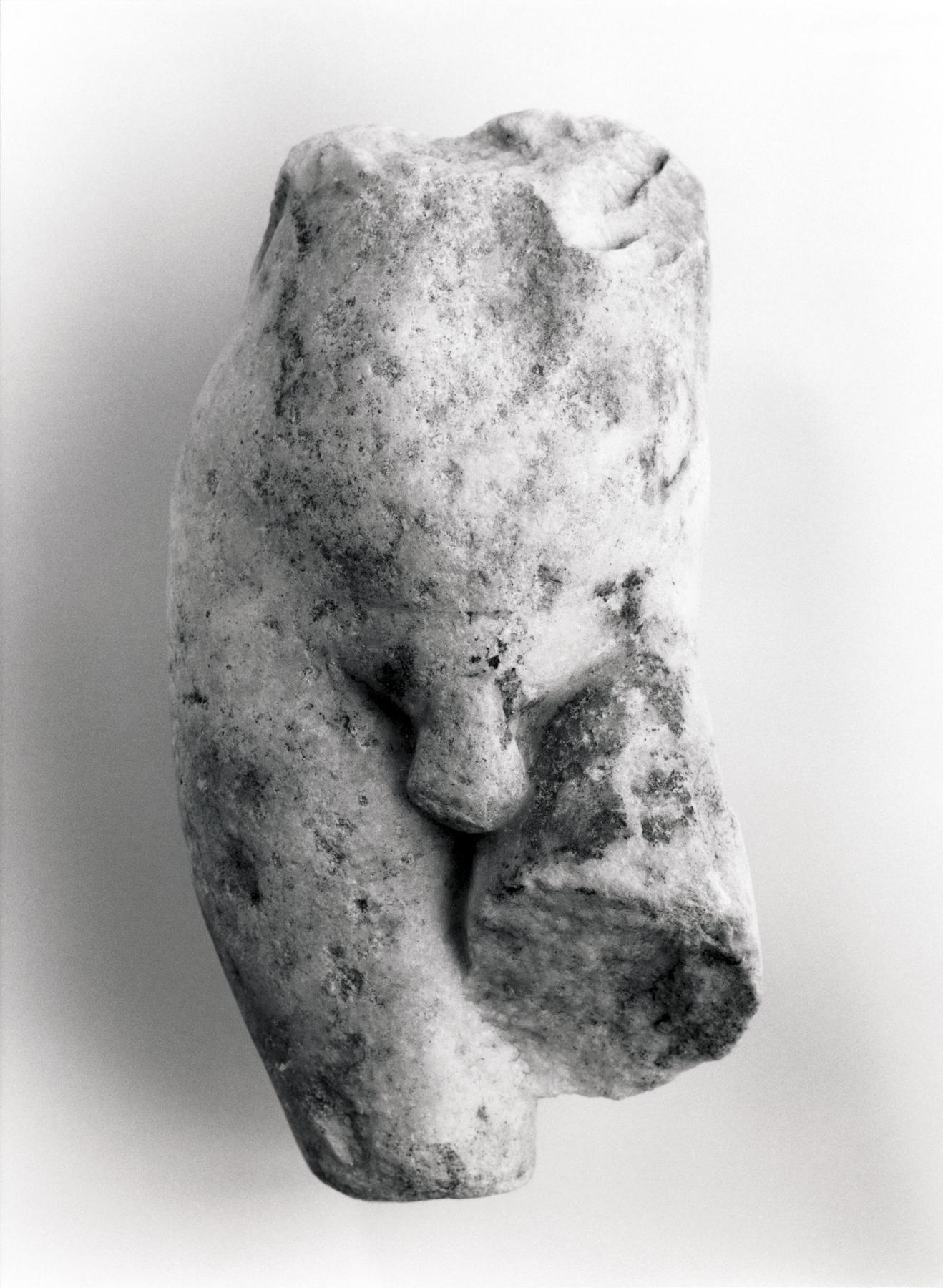 Statuette af en stående dreng, H1430