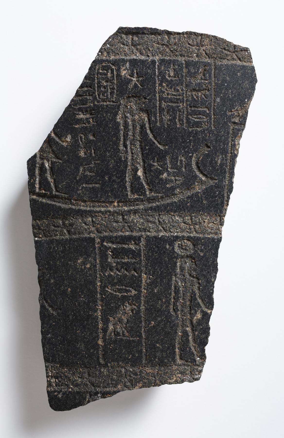 Vandur (klepsydra) med hieroglyf-indskrifter og gudefigurer, H351