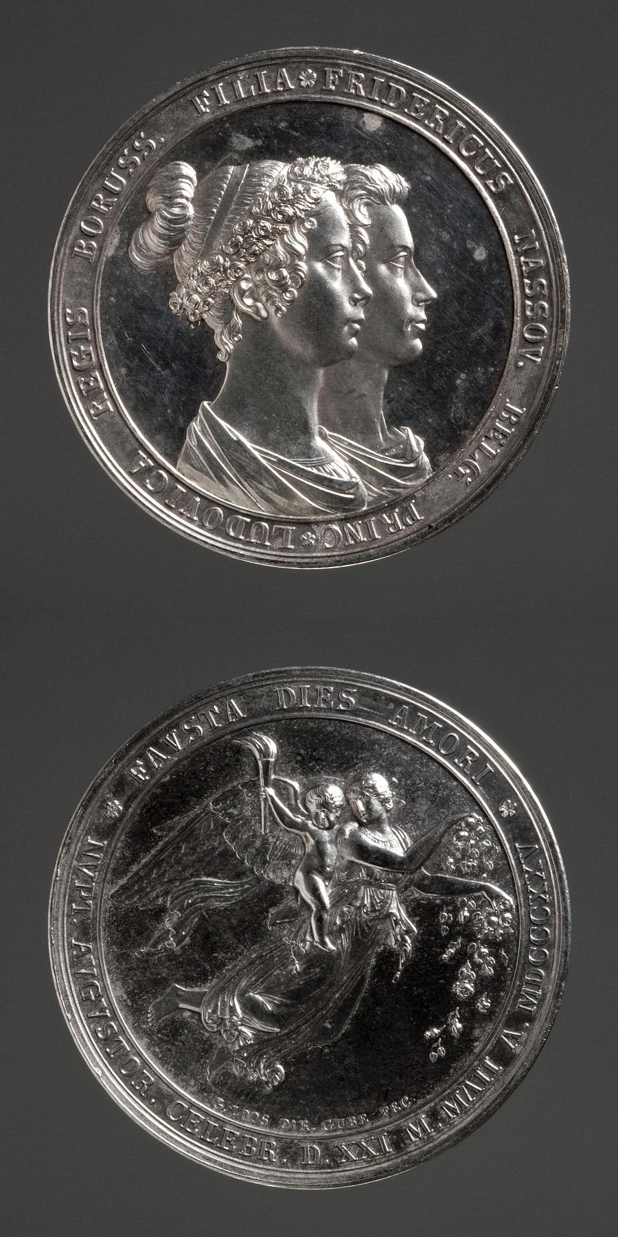 Medaljens forside: Prins Frederik af Nederlandenes og prinsesse Louises bryllup. Medaljens bagside: Dagen, F141