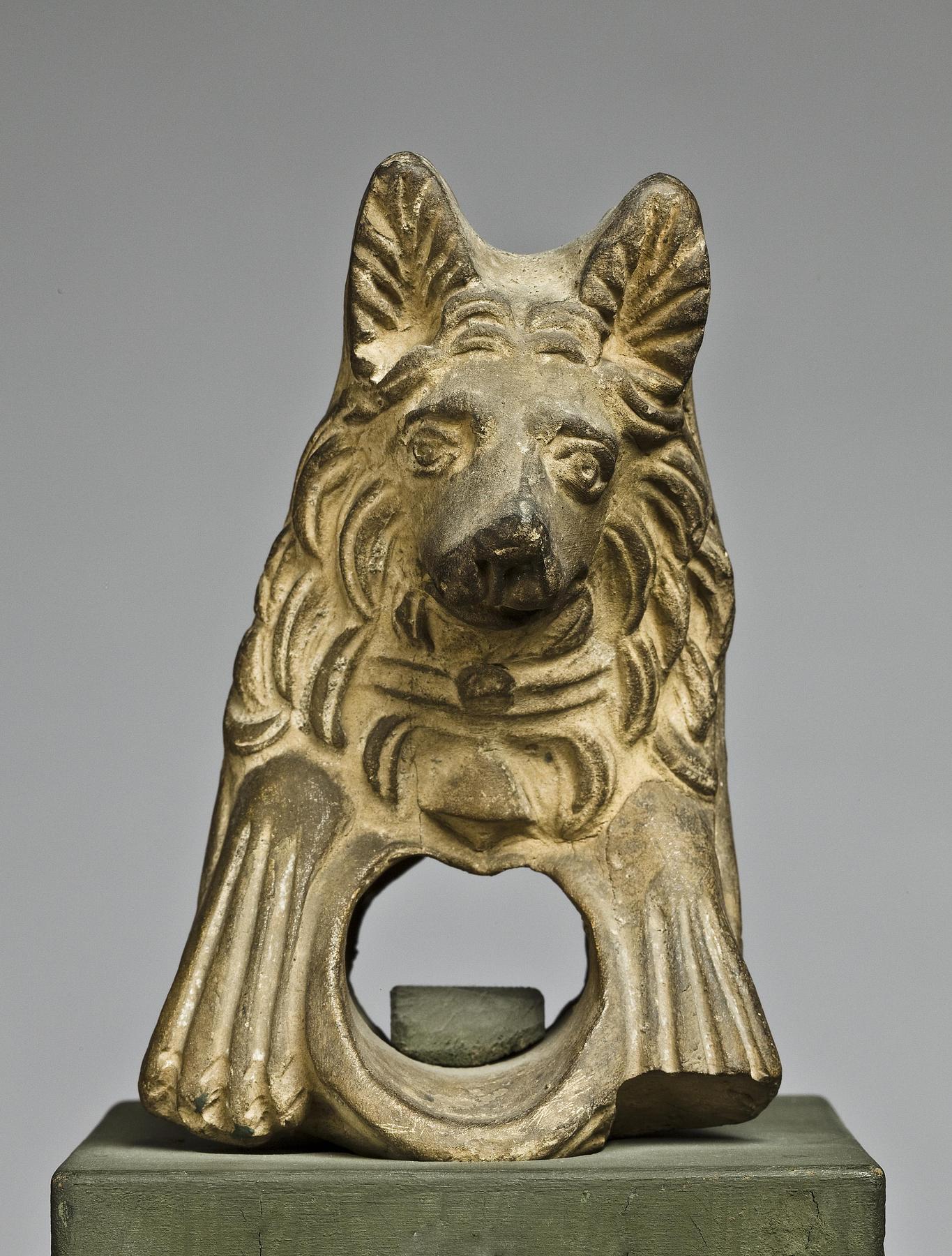 Water spout in the shape of a dog, H1056