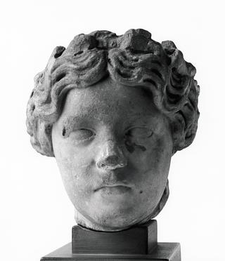 H1447 Portrætskulptur af en ung dreng som Apollon