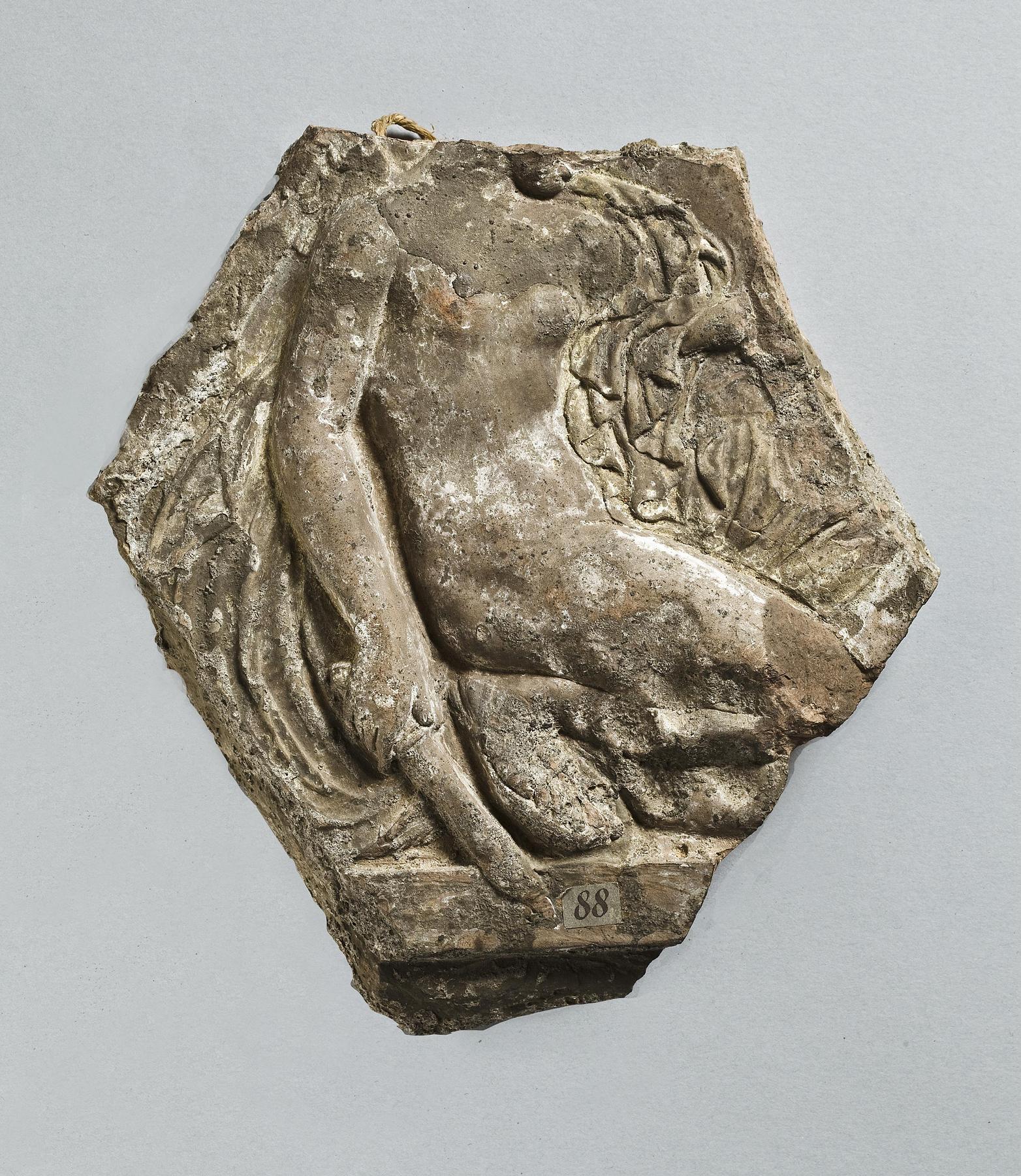 Campana relief with kneeling woman (Victoria), H1088
