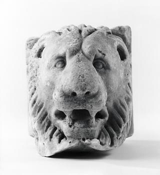 H1465 Lion protome from a table leg