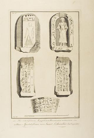 E1374 Fragmenter af monumenter med hieroglyffer