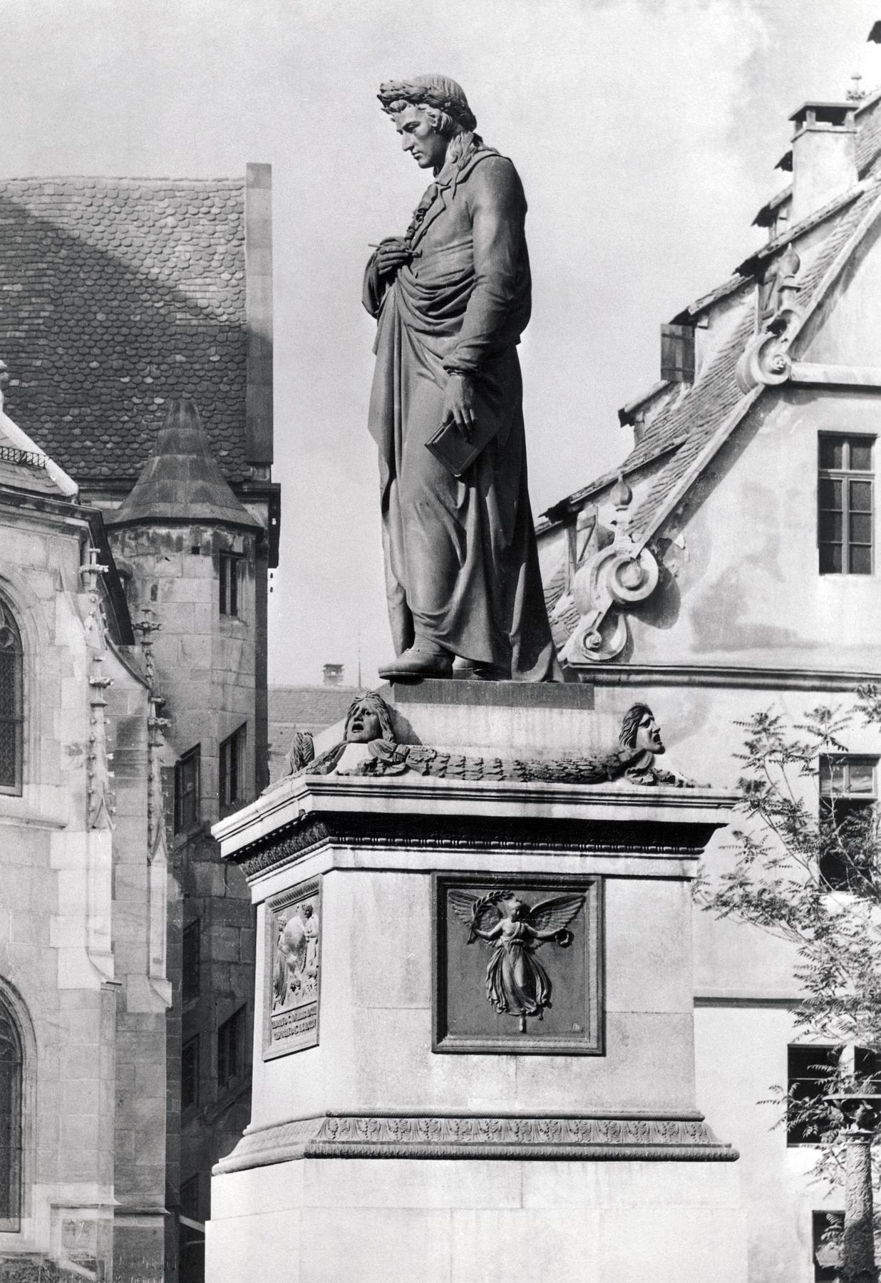 Monument over Friedrich Schiller, AX42
