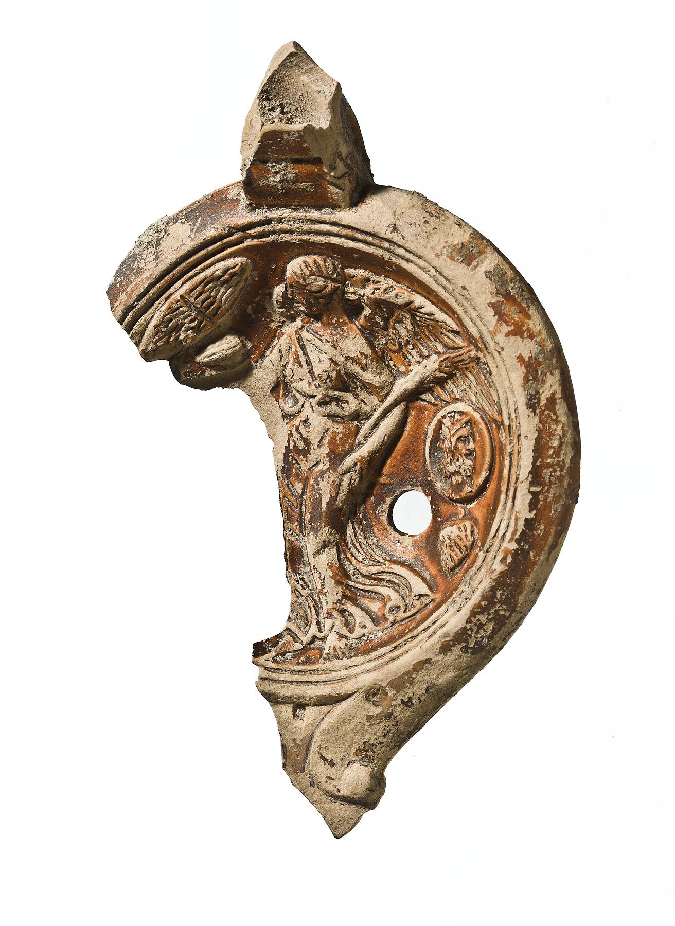Lamp with Victoria holding a shield engraved with New Year greetings, H1168