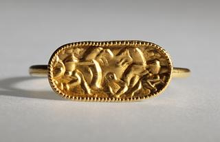 H1801 Finger ring with two lions and two men