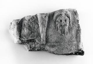 H1489 Relief with a tripod (?) and two silenus masks