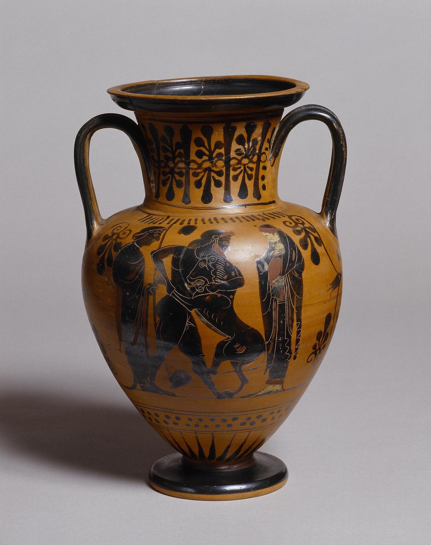 Amphora with Heracles and the Nemean lion (A) and a running Amazon (B), H540