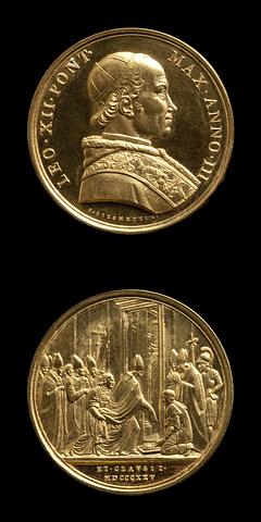 F72 Medal obverse: Pope Leo XII. Medal reverse: The Pope closing the Holy Door in Saint Peter's Basilica