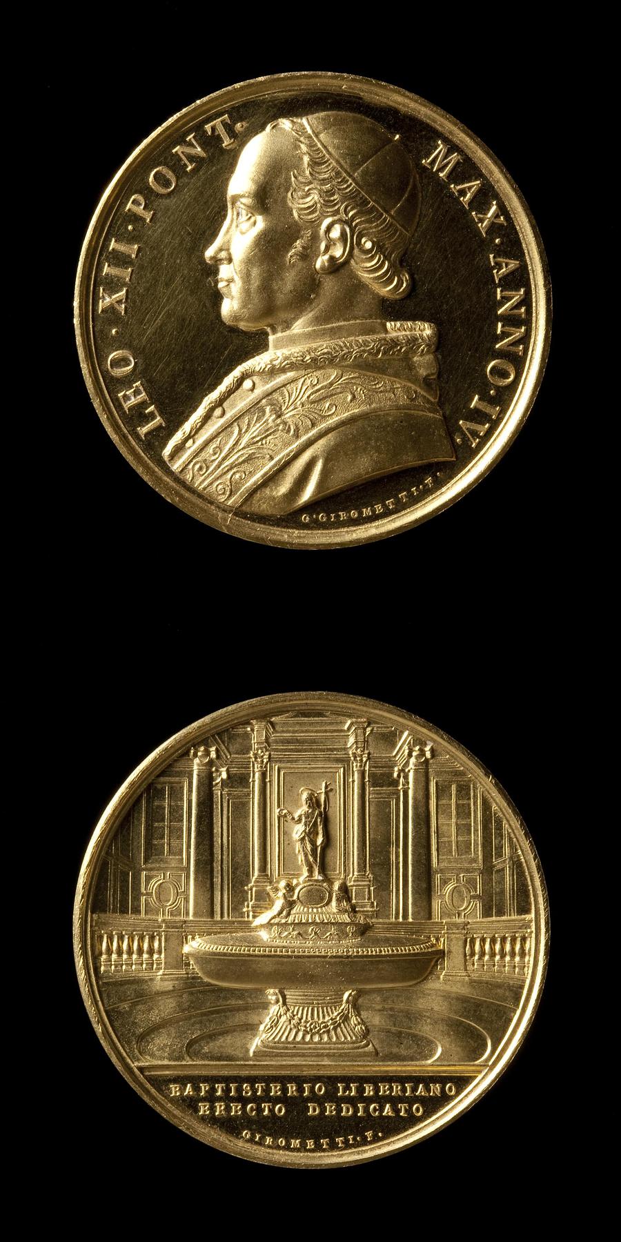 Medaljens forside: Leo 12. Medaljens bagside: Dåbskapellet i Santa Maria Maggiore i Rom, F73