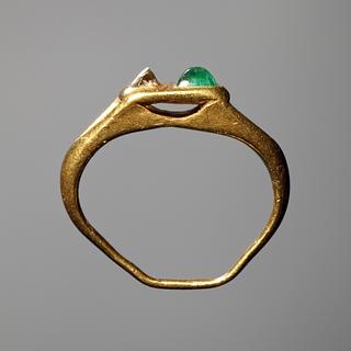 H1804 Finger ring with inserted stones